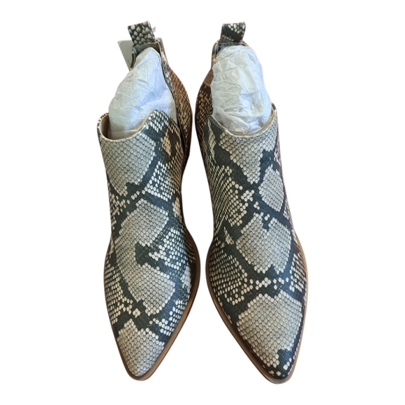 Universal Thread Women's Cari Snake Print Cut Out Ankle Bootie Grey, 7.5 - Picture 2 of 6